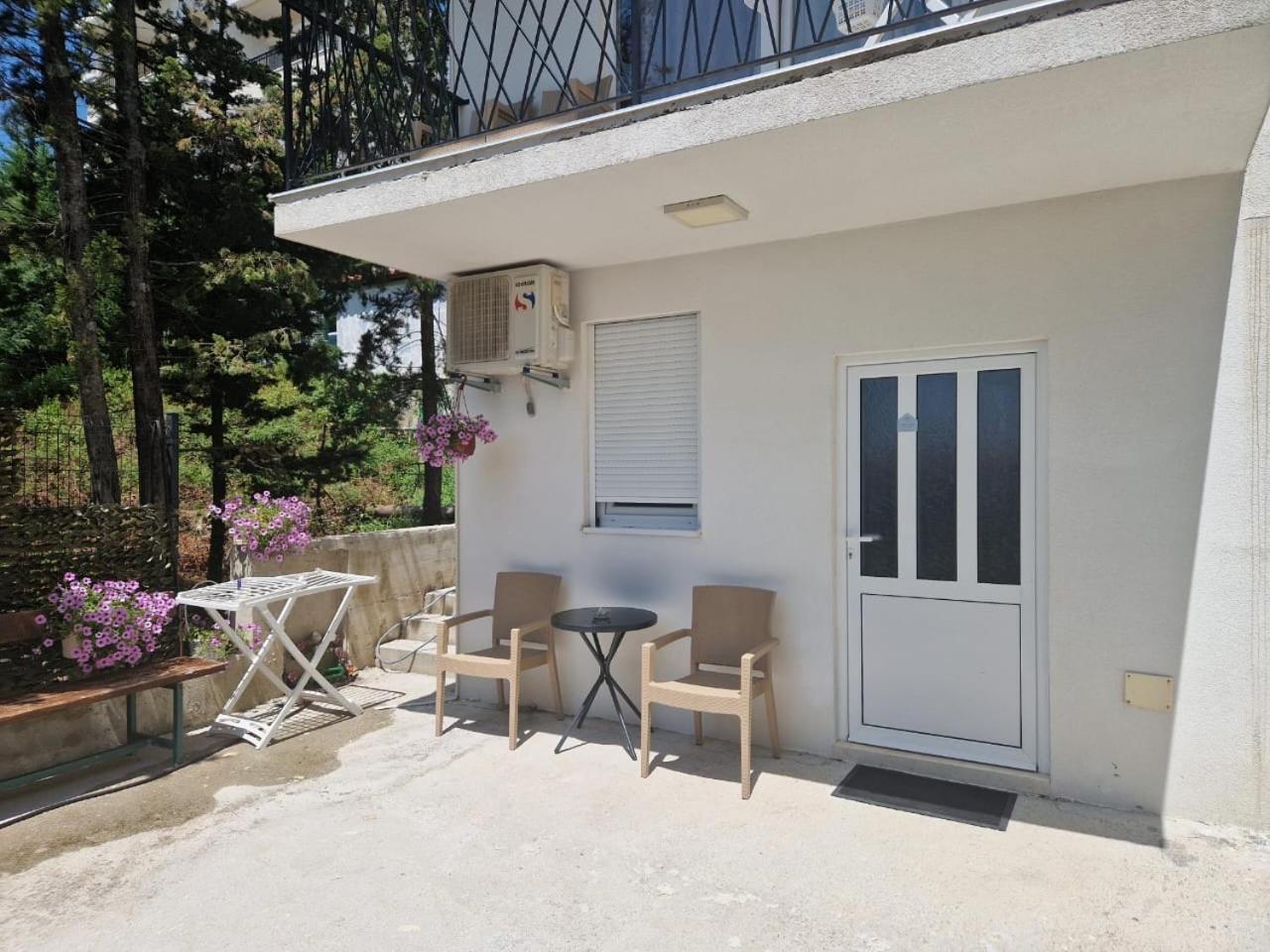Studio Apartman Happy Home Tivat Exterior foto